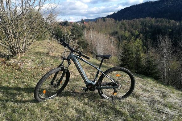 Od Rihtarjeve domačije z e-kolesom